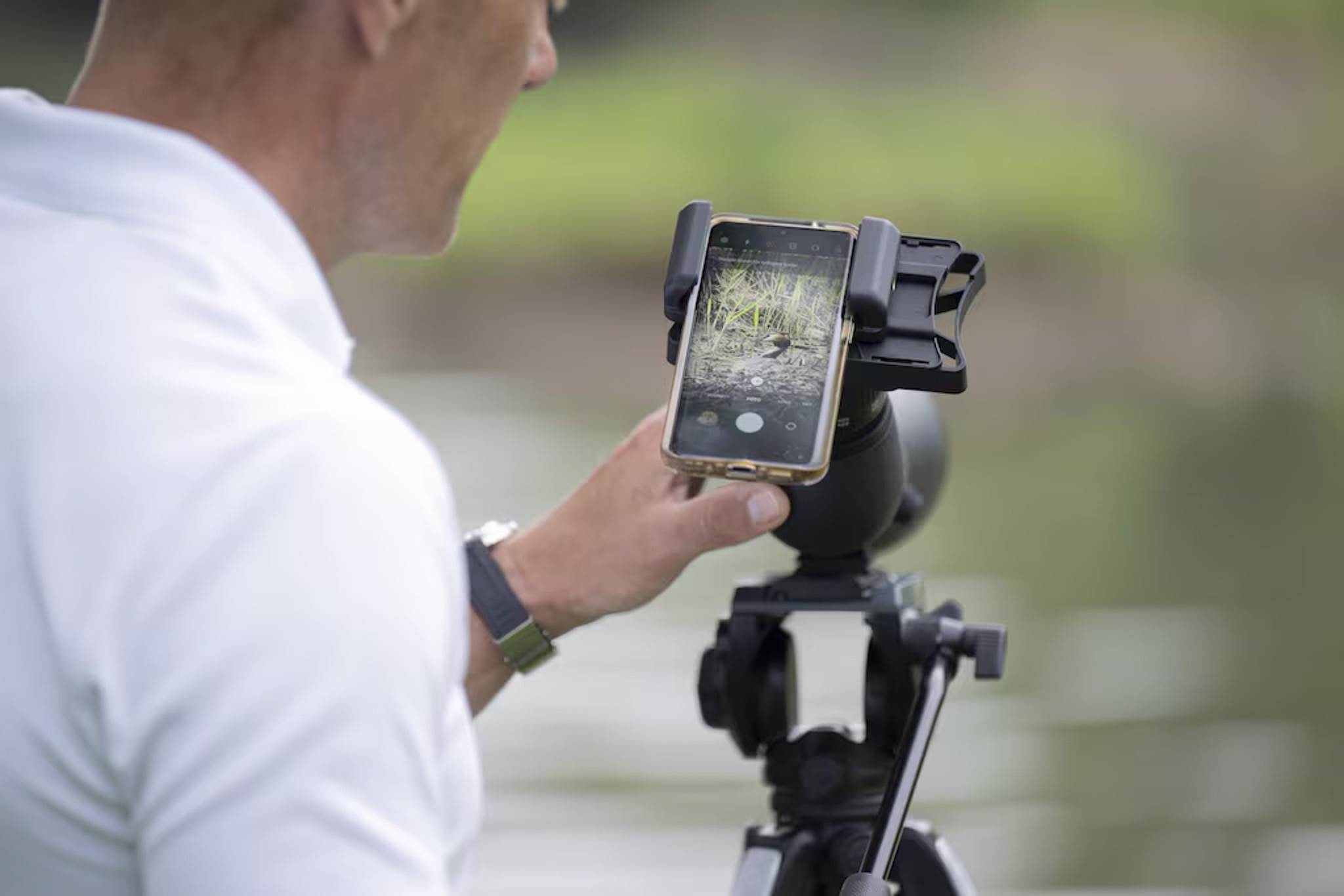 Digiscoping universal mobilhållare för tubkikare med fjärrkontroll