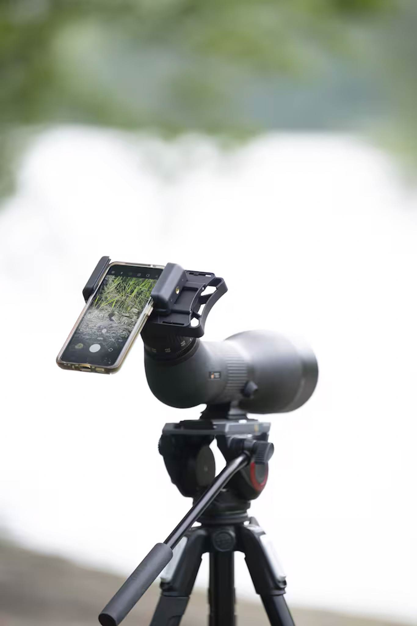 Digiscoping universal mobilhållare för tubkikare med fjärrkontroll