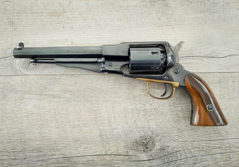 Begagnad svartkrutsrevolver Euroarms Brescia New Model Navy .36
