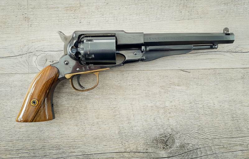 Begagnad svartkrutsrevolver Euroarms Brescia New Model Navy .36